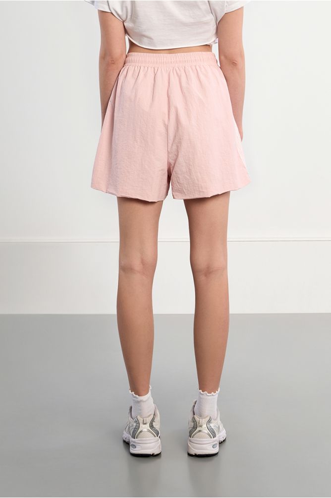 Short de survêtement en nylon et en dentelle