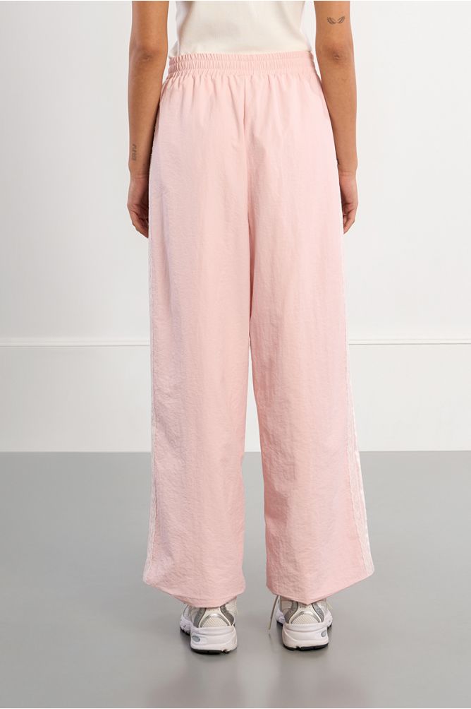 Pantalón de mujer largo, de chandal.