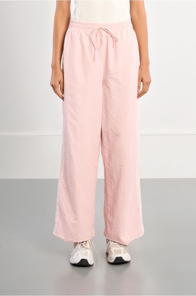 Pantalón de mujer largo, de chandal.