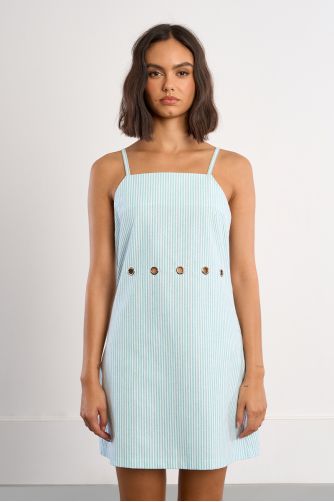 Vestido corto, de tirantes, con estampado y aberturas.