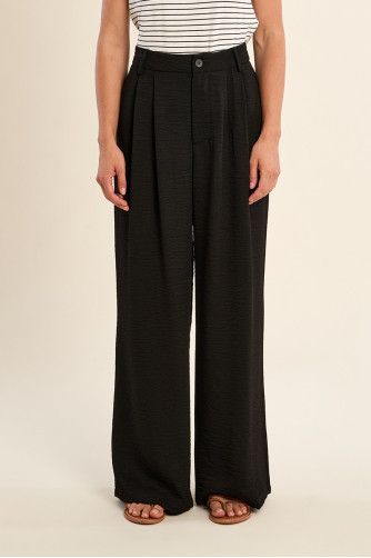 Pantalón de mujer largo, detalle pliegues.