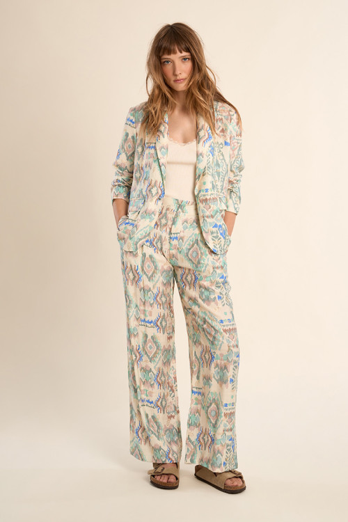 Pantalón de mujer largo, con estampado.