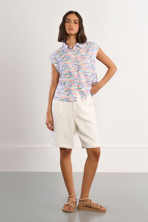 Sleeveless blouse with geometric print