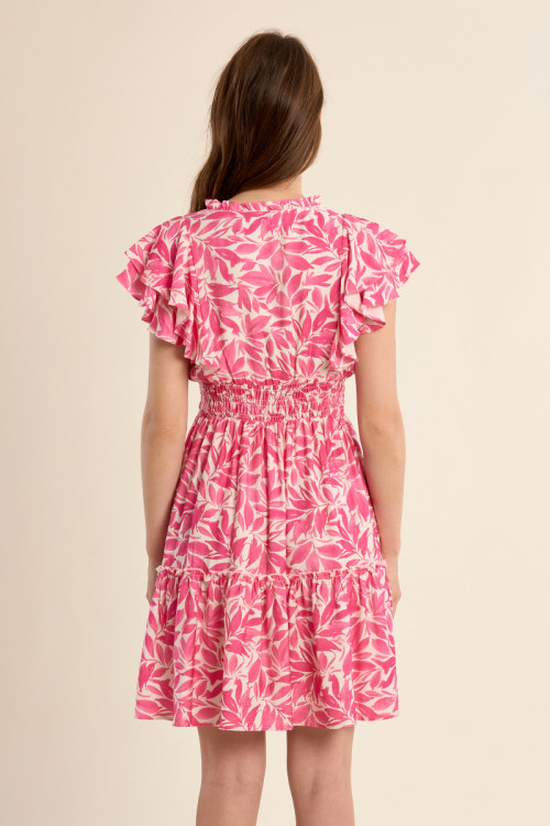 Vestido de manga mariposa, con estampado y volante.