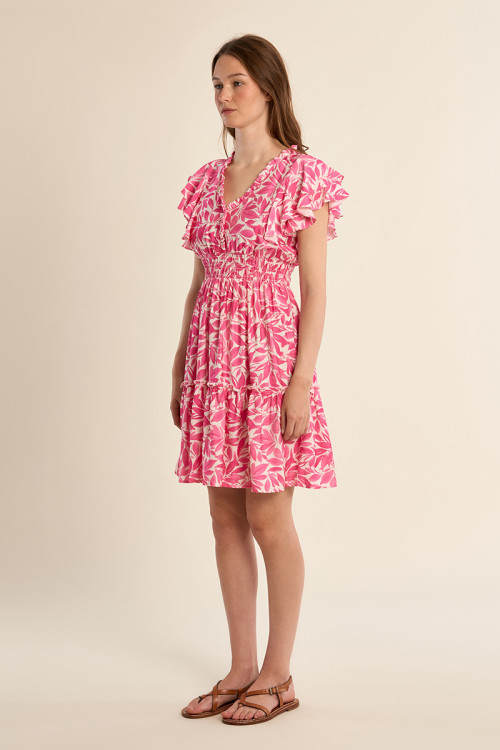 Vestido de manga mariposa, con estampado y volante.