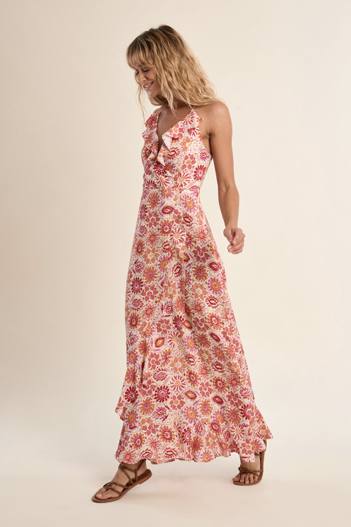 Vestido largo, de tirantes, con estampado y volantes.