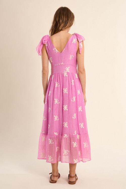 Robe longue avec broderies