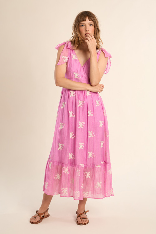 Robe longue avec broderies