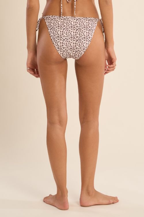 Braguita de bikini con lazada y estampado.