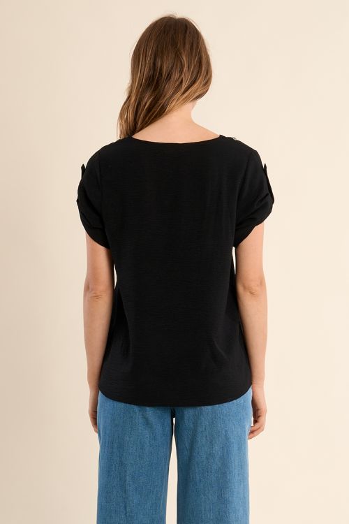 T-shirt with beaded collar