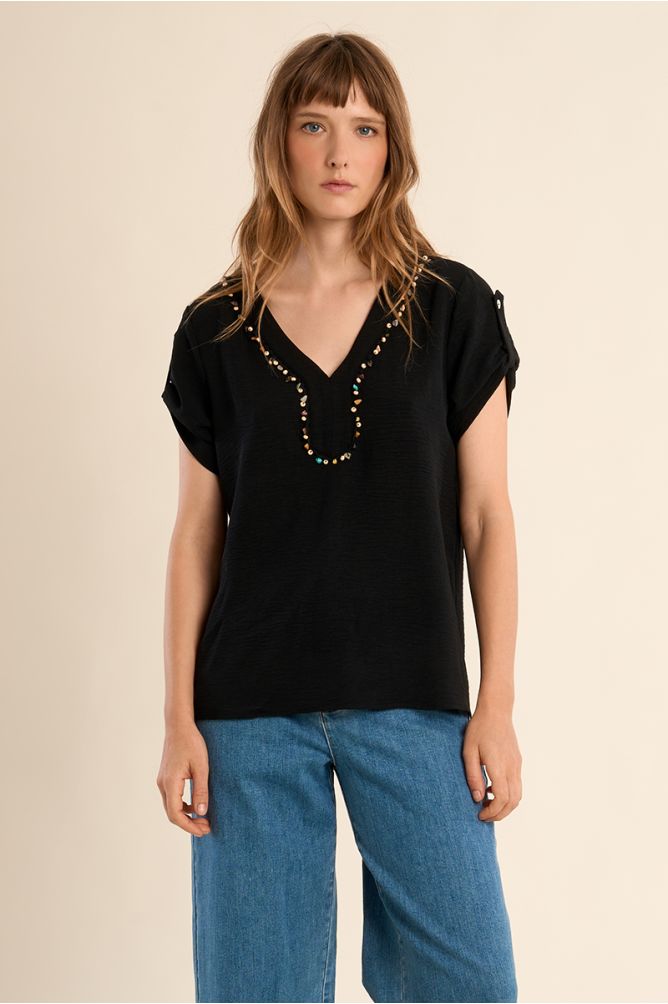 T-shirt with beaded collar