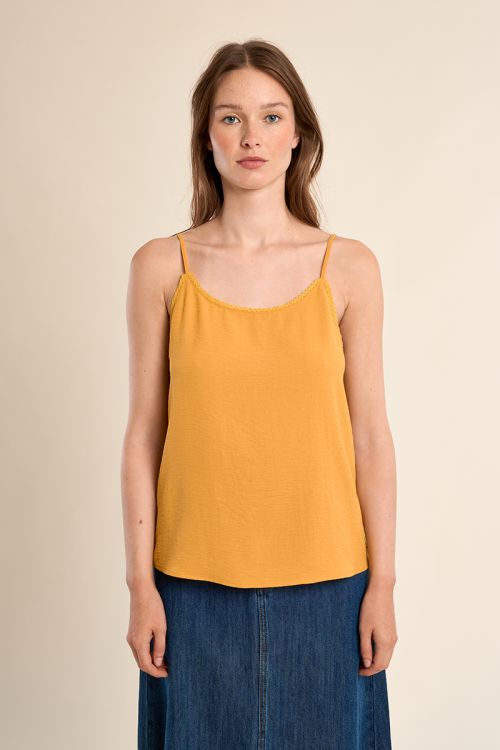 Top de mujer lencero, de tirantes.
