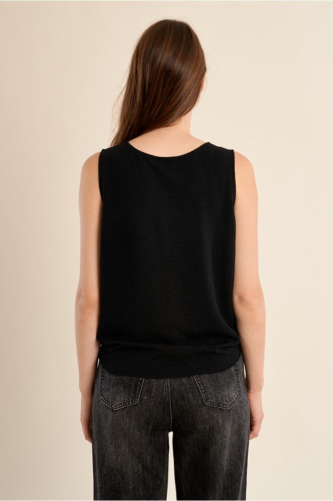 Fluid, knotted tank top