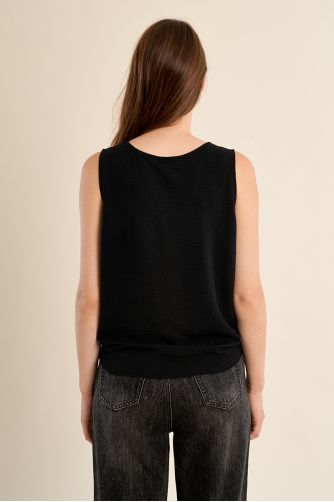 Fluid, knotted tank top