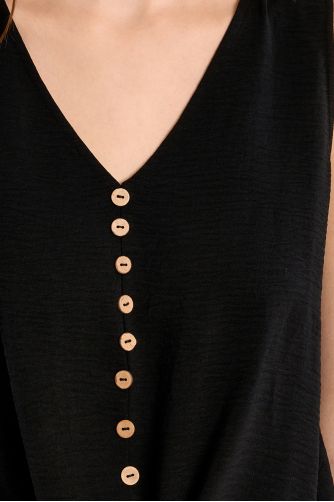 Fluid, knotted tank top