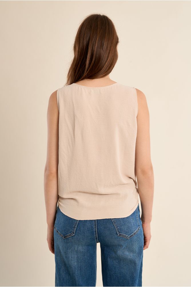 Fluid, knotted tank top