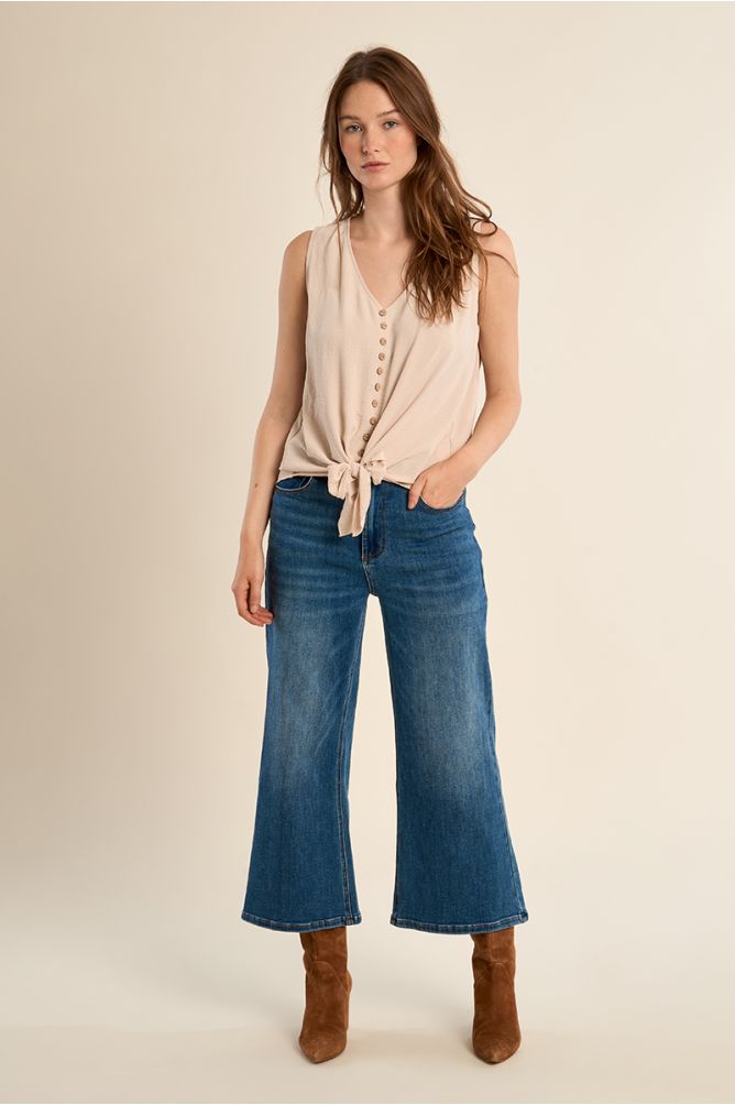 Fluid, knotted tank top