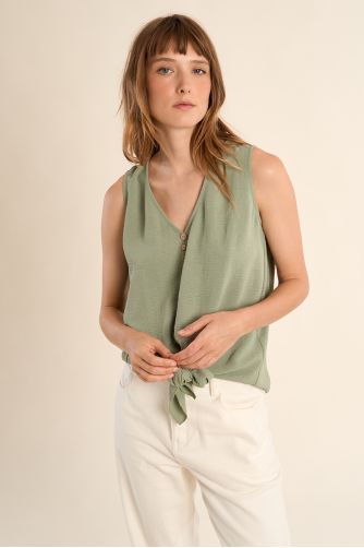 Fluid, knotted tank top