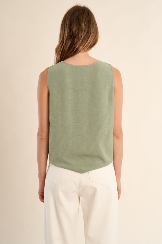 Fluid, knotted tank top