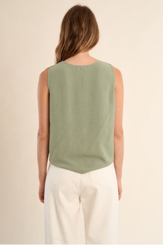 Fluid, knotted tank top