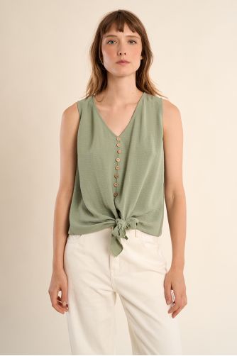 Top de mujer de manga sisa, con botones y lazada.