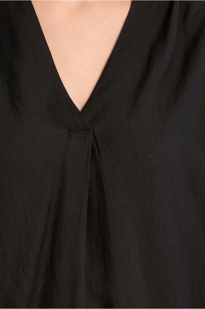 Top de mujer de manga corta, detalle pliegues.