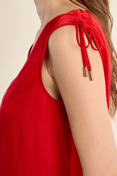 Straight, flowing top