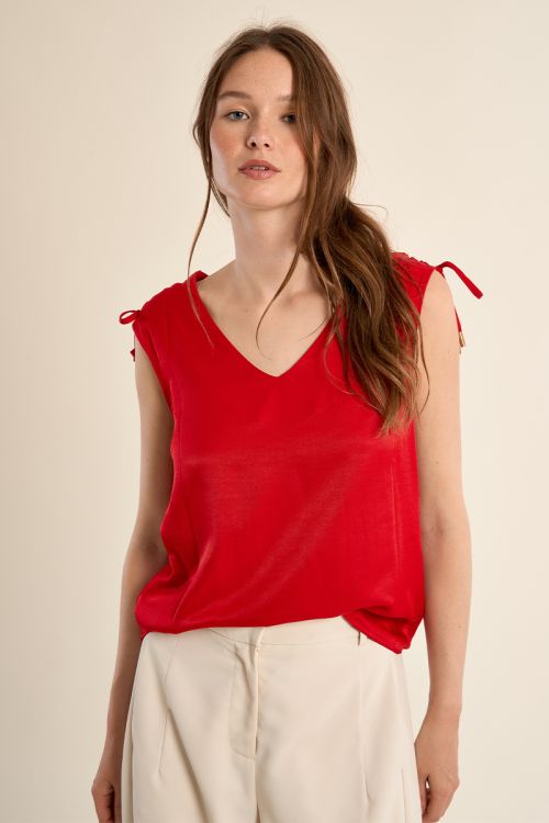 Straight, flowing top