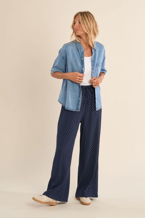 Pantalón de mujer largo, estampado lunares.