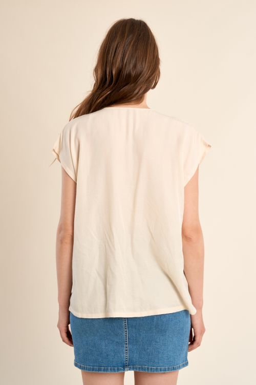 Top de mujer de manga corta, cuello en V.