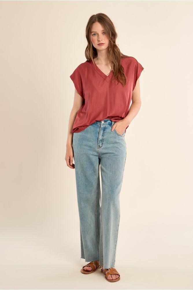 Basic T-shirt studded with rhinestones