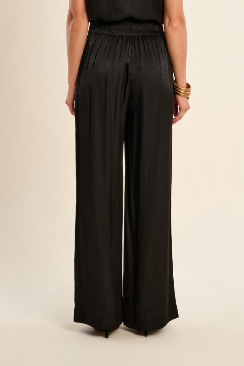 Flowing straight trousers