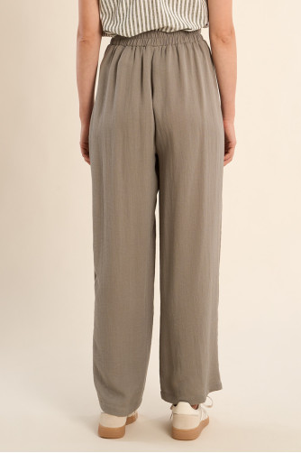 High-waisted, flared trousers