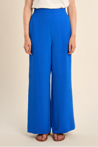 High-waisted, flowing trousers