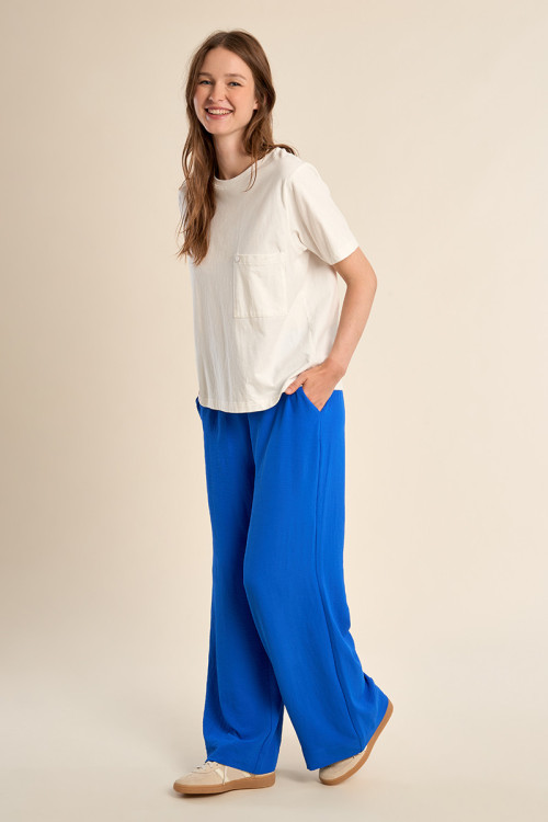 High-waisted, flowing trousers