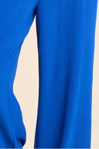 High-waisted, flowing trousers