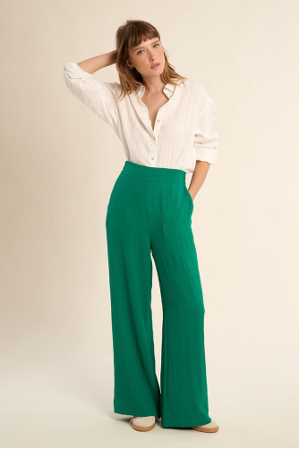 High-waisted, flowing trousers