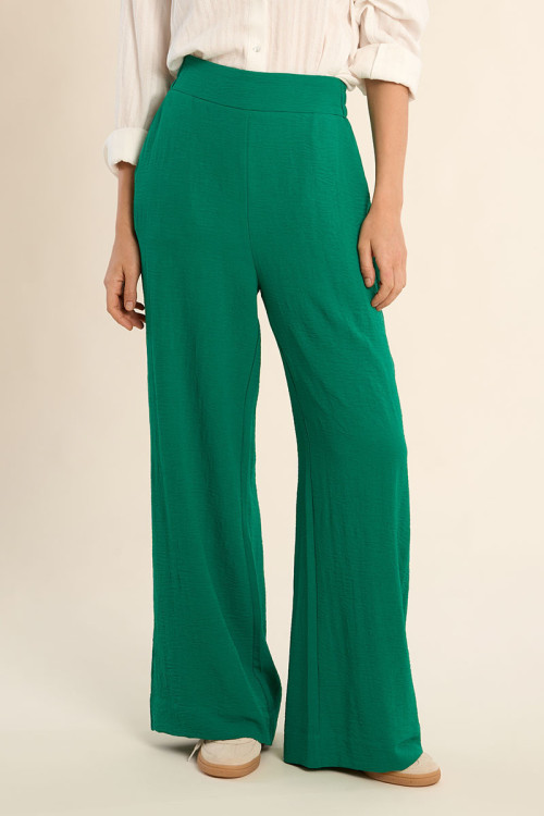 High-waisted, flowing trousers