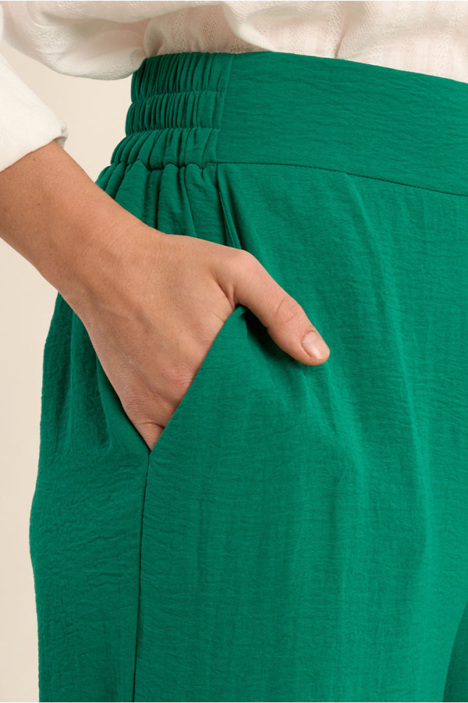 High-waisted, flowing trousers