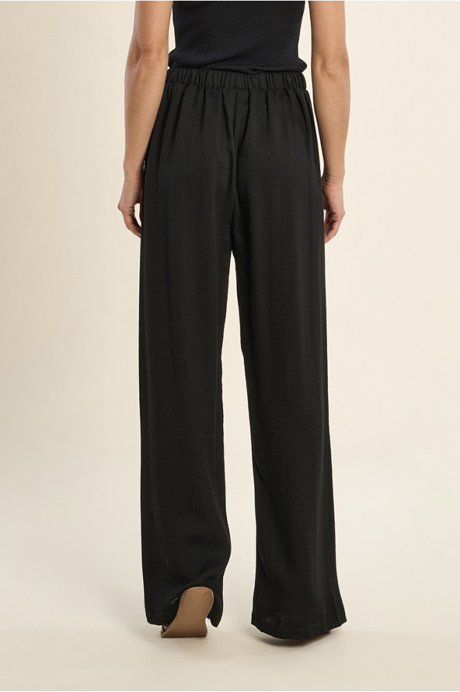 Flowy, high-waisted trousers
