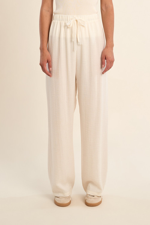 Pantalón de mujer largo, con lazada.