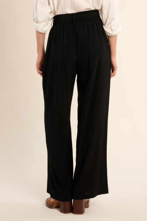 High-waisted trousers, knotted
