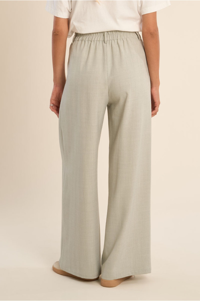 Wide leg pleated trousers