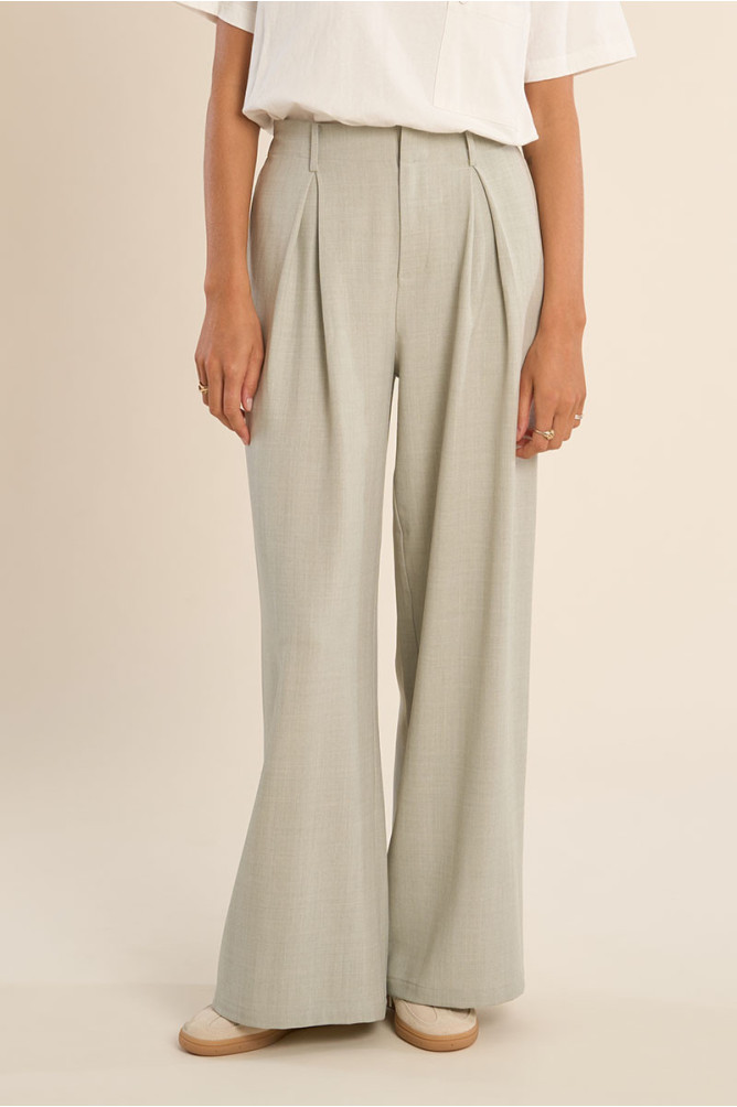 Wide leg pleated trousers