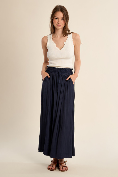 Pantalón de mujer tobillero, perneras anchas.