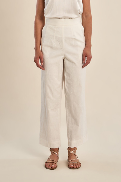 Flowy, high-waisted trousers