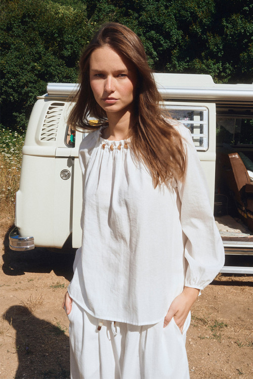 Blouse col rond perlé