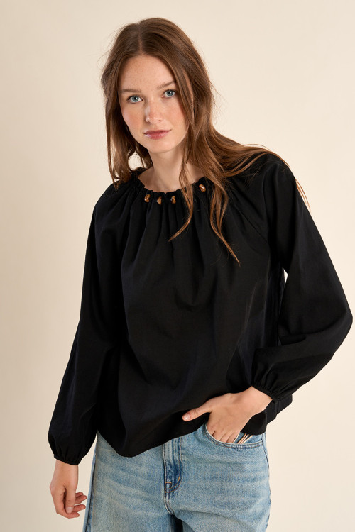 Blusa de mujer de manga larga, detalle abalorios.