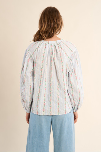 Blusa de mujer de manga larga, con estampado.