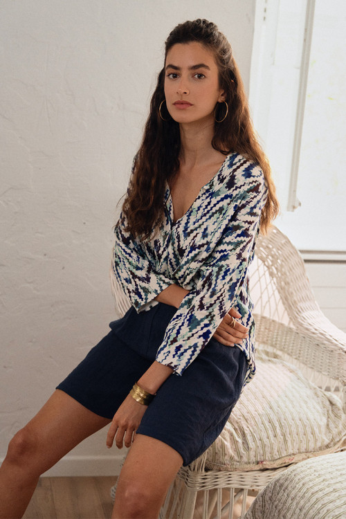 Blusa de mujer de media manga, con estampado.